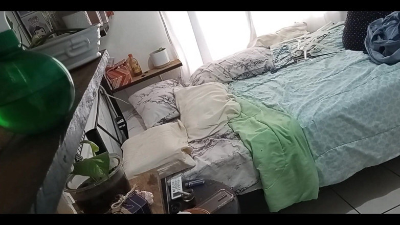 Karmicoxv: Reife MILf putzt ihr zimmer 1
