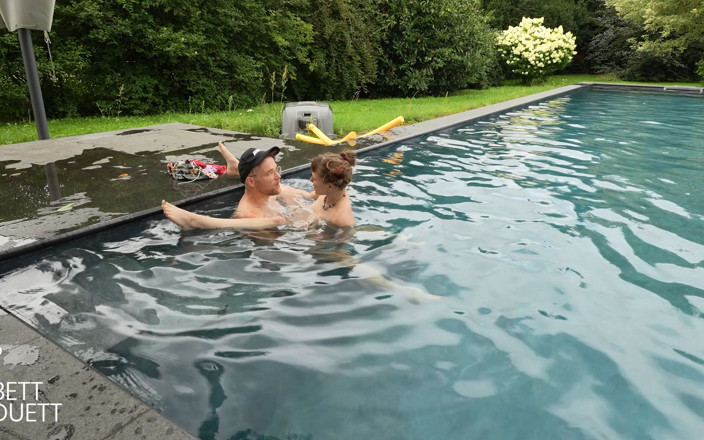 BettDuett: Eerste zwembadneukpartij op vakantie!!