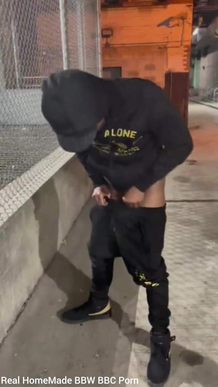 Big black cock BBCee: Sborrata all'aperto accarezzo il mio grosso cazzo nero