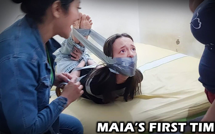 Selfgags Latina Bondage: 18-åriga Maias första gång: tejpad &amp;tränad av styvmamma &amp; älskarinna