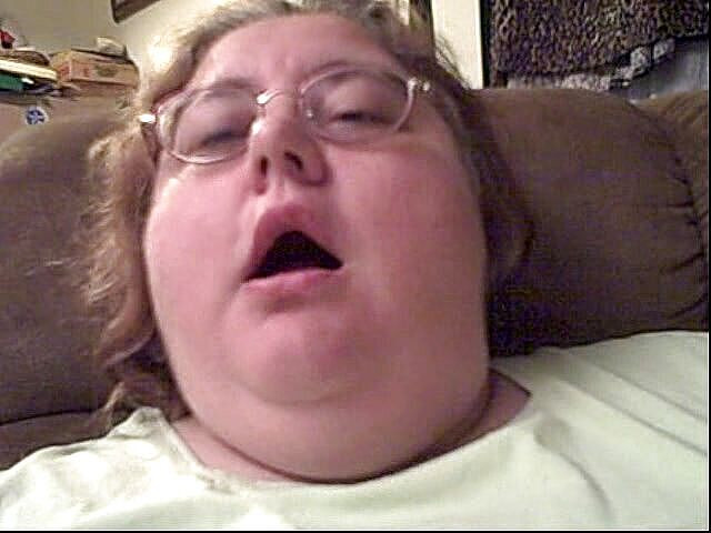 BBW nurse Vicki adventures with friends: Belchen-fetisch für dich!