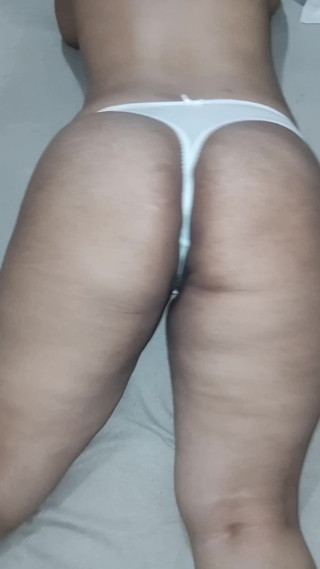 Yasmeen: Tomé la polla en mi boca y lo disfruté mucho,...