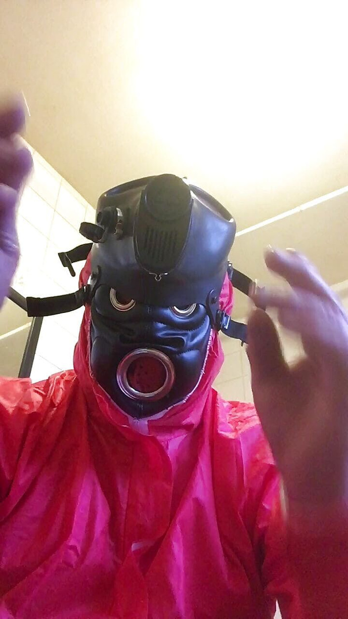 Jameschris1234: 2 hoods en gasmasker