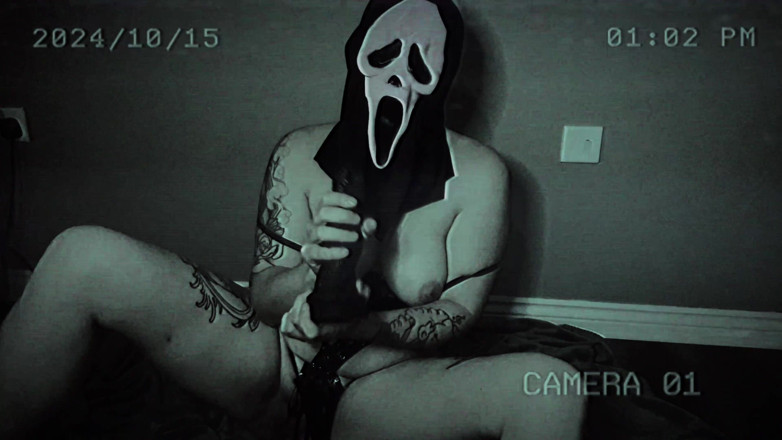 EeveeXo: Paranormale faptiviteit ghostface gespot op cam