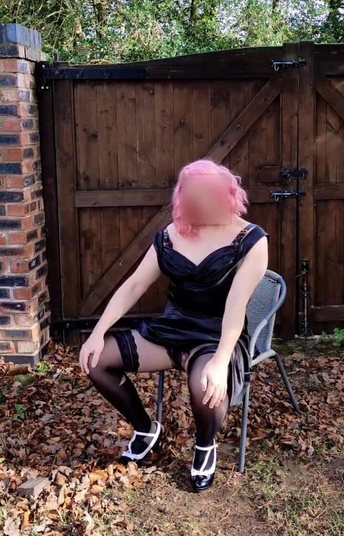 Nottstvslut: Tranny panas dalam satin hitam