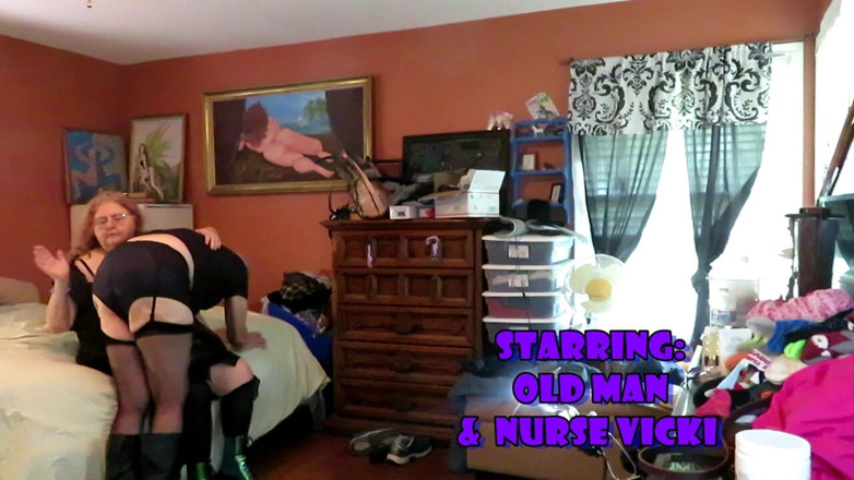 BBW nurse Vicki adventures with friends: Azotar el culo de mi mariquita sumisa!