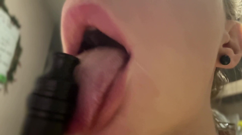 Skinny_lady69: Fumar grandes lábios cuspindo