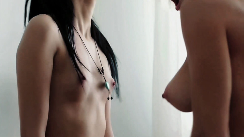 8TeenHub: Ekaterina și Vera au parte de sex în trei sexy, co-ffm colegiu