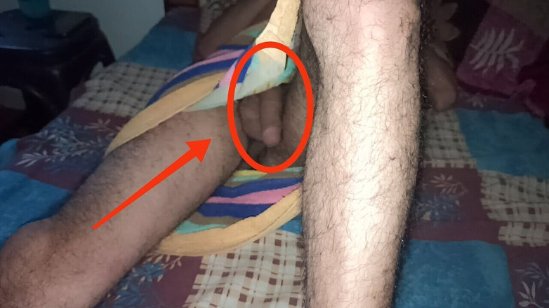 Desi__Panda: うわー、私は私の義理の弟ルンギと大きなモンスターコックが出てくるを開きました。楽しむ