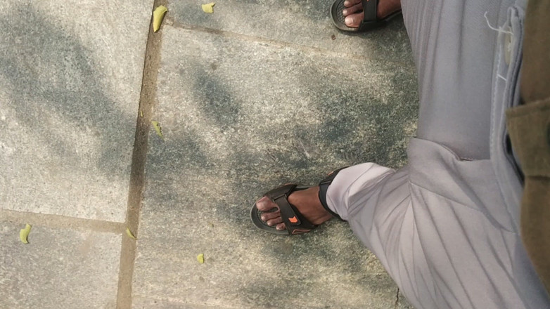 Tamil10inchesbbc: Tamilteninches otobüs standında büyük zenci gösterisi