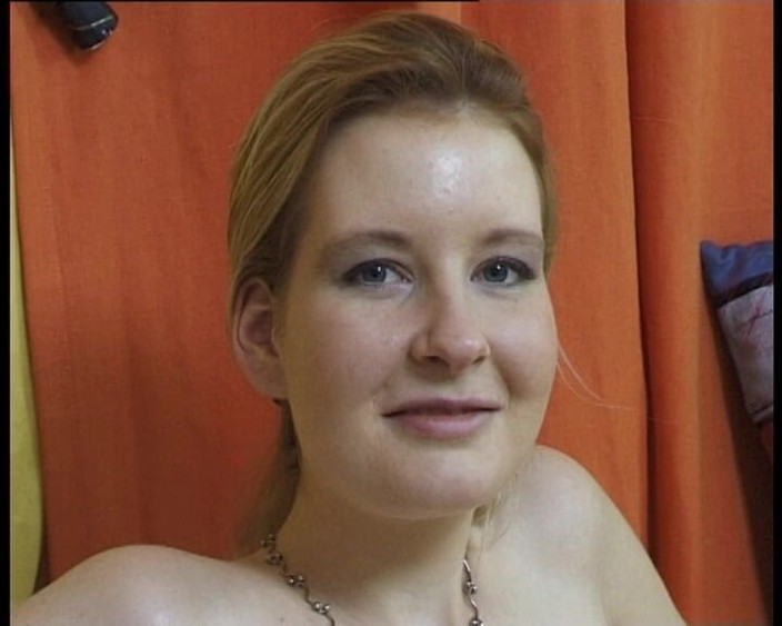 YOUR FIRST PORN: El pequeño coño de Sandra