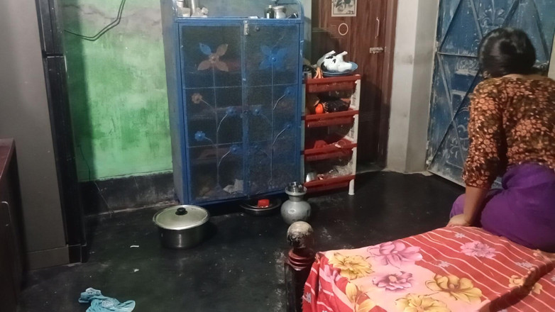 Desimombd: Devor en Bhabhi gaan naar een heel oud huis en...