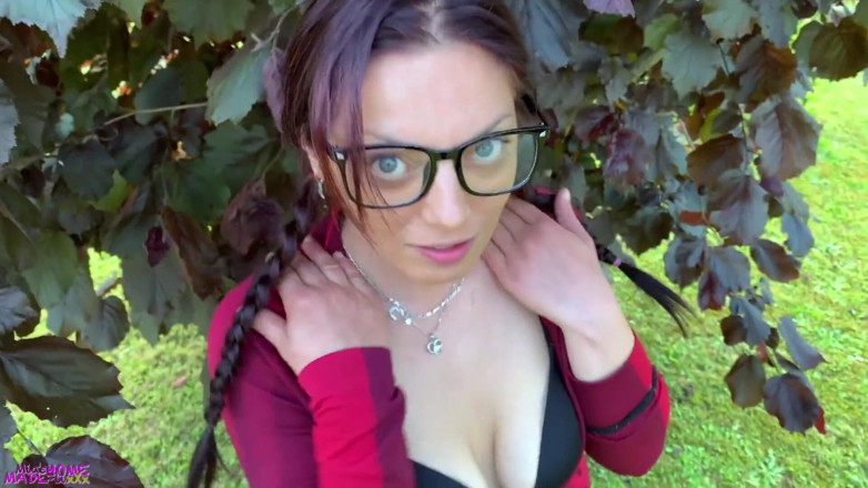 Mia Maripolla: Я трахав свою мачуху з великою дупою в сараї перед тим, як вона пішла на пробіжку
