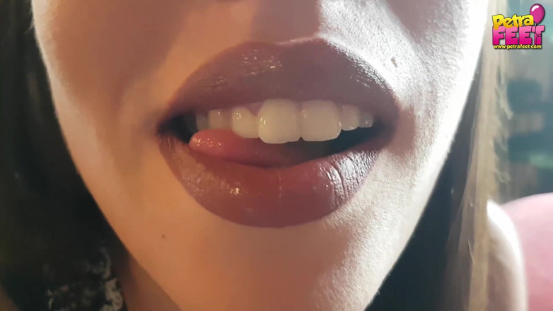 Smokin Fetish: Il suo bel viso in cam