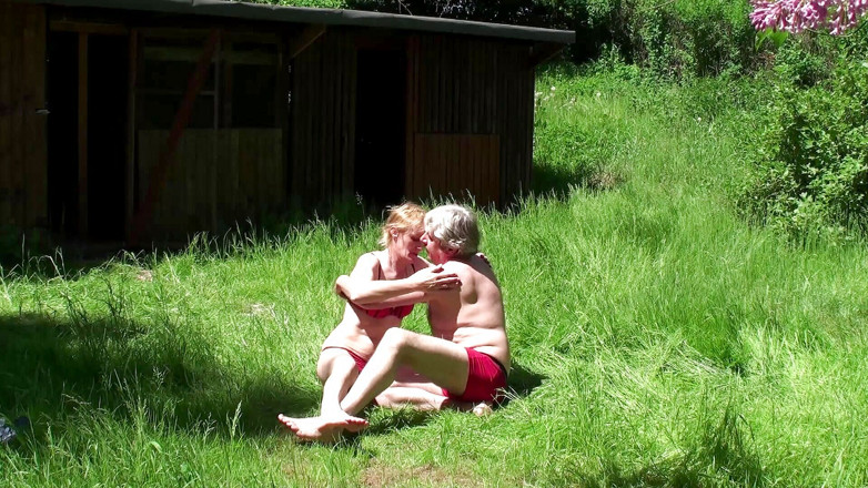 German amateur - 100% German hardcore videos: Зрілі люди трахаються на вулиці