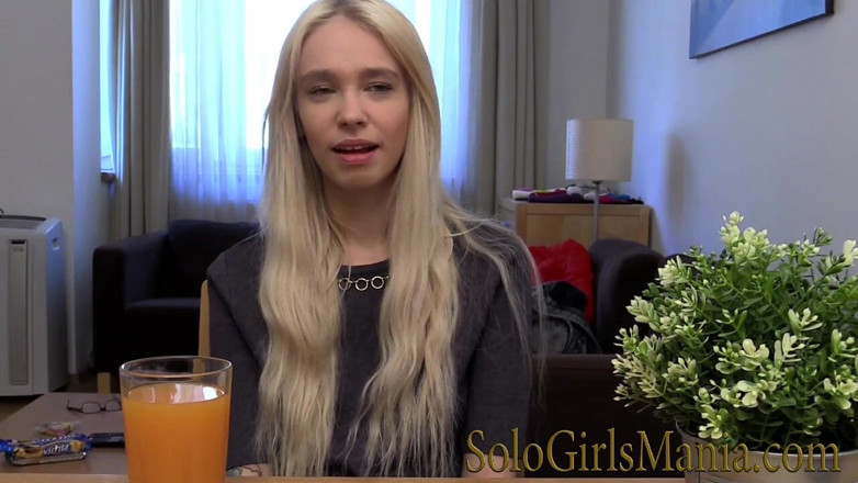 Solo girls mania: Fată tânără Arteya Interviu