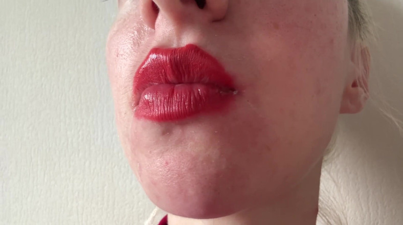 Skinny_lady69: 第一人称视角用红色口红舔舐
