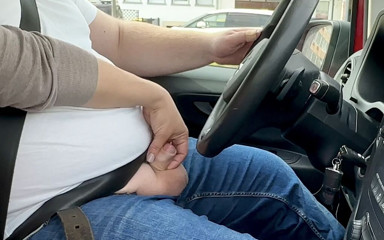 Vantastisch69: Petite bite, branlette dans la voiture