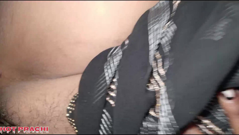 Hot prachi: Desi Dorf-stiefmutter bereit, ins Einkaufszentrum zu gehen, aber ich betrete...