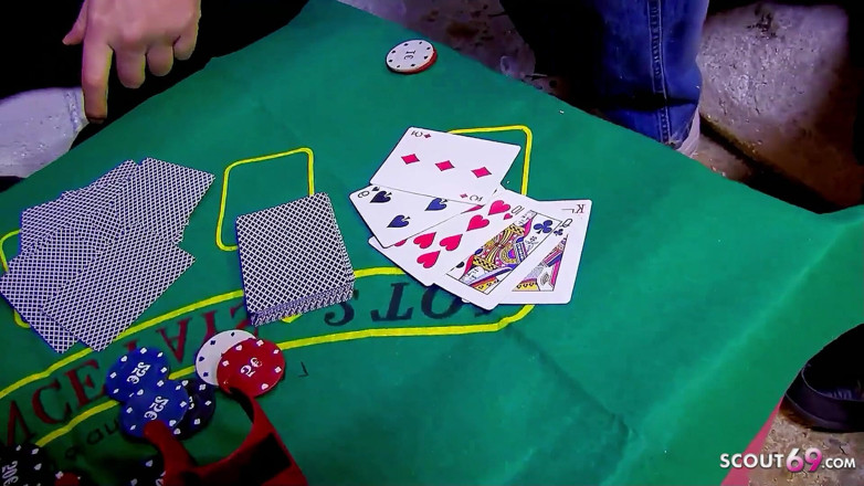 Full porn collection: Pemain poker memenangi kejohanan dan dapat mengongkek remaja kurus miang...