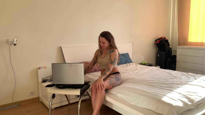 LoveHomePorn: Natknąłem się na jakieś porno, więc się masturbowałem