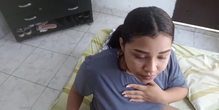 Pikaa6: Nalgona heeft een pik in haar strakke kont nodig