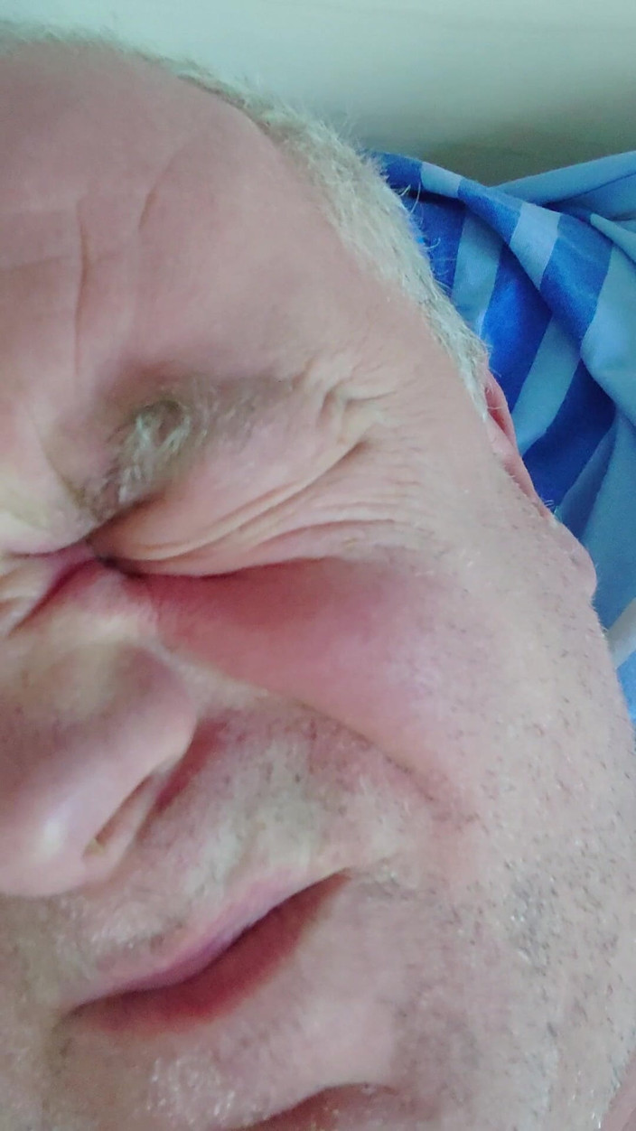 Nylonjunge: Der orgasmus im gesicht