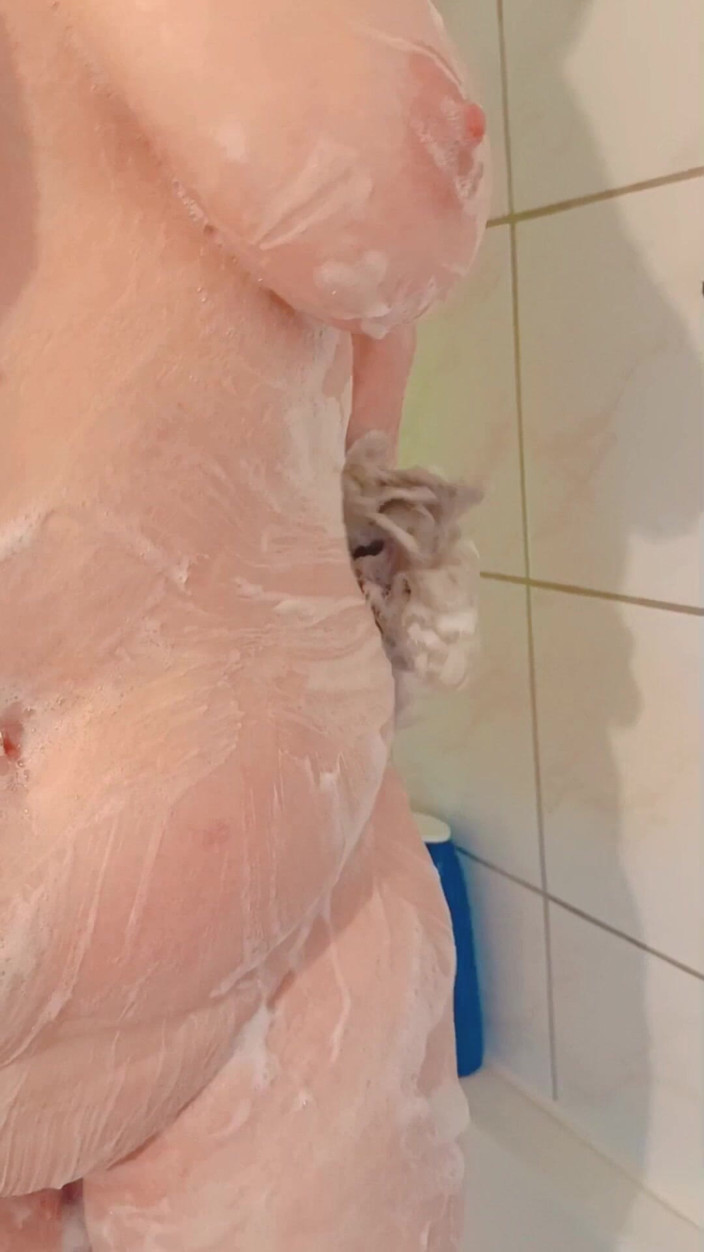 Sabrinahole: Sexy sabrinahole handjob, abspritzen und heiße dusche