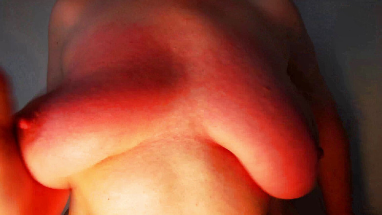 Bouncy Tits Action: Dzień treningu cycków 4 - kompletny film