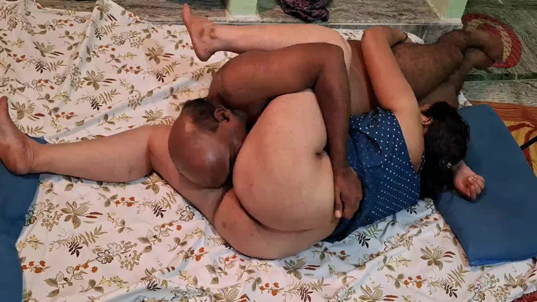 Sexy sindu: Vollbusige indische hausfrau hat sex mit ehemann