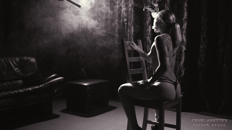 Cruel Anettes fetish world: Fumer, noir et blanc 4k