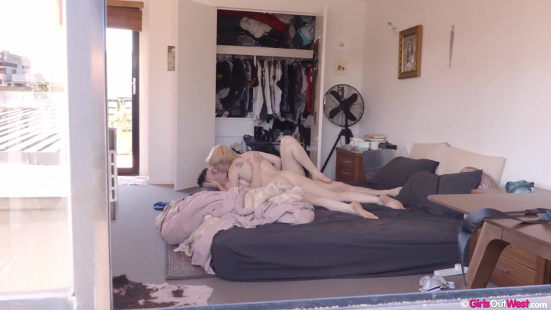 Girls Out West: Bustyルカと小さなtittedビリーなめる各その他濡れ毛の猫