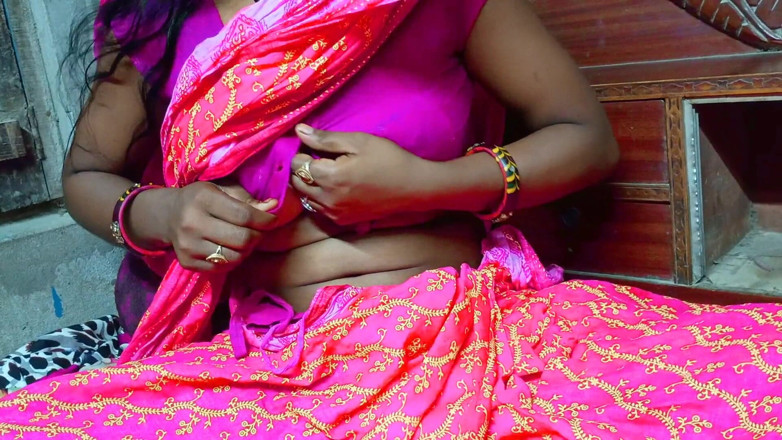 Bangala bhabhi: Une bhabhi du village desi a faim et suce