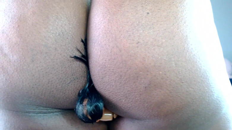 Maeling: Cewek nakal kulit hitam ini dientot habis-habisan dan di-anal habis-habisan...