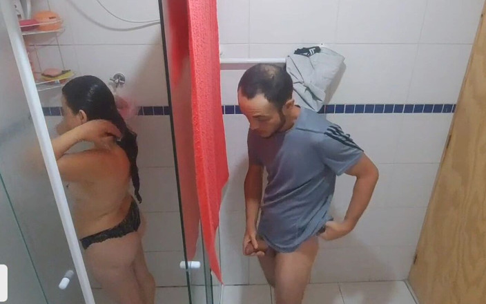 Kasallpimenta: Safado velho padrasto assiste sua enteada no banho! E ele...