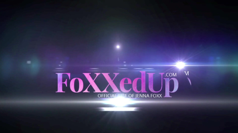 Jenna Foxx: De aproape și personal cu Jenna Foxx în pizdă și un vibrator violet