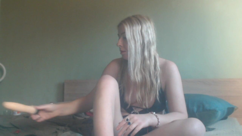 sunshinegoddes: Blondine spielt muschi großen dildo und bekommt orgasmus
