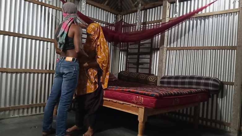 SAFI TV: Ma demi-voisine avec son village à la maison