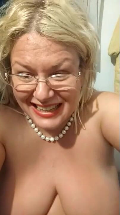 Putarankahotmilf: Behalte meine pisse, bis ich in der toilette explodiere