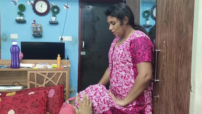 Vaigavarun45: 马来利德西夫妻在夜间的浪漫卧室性爱