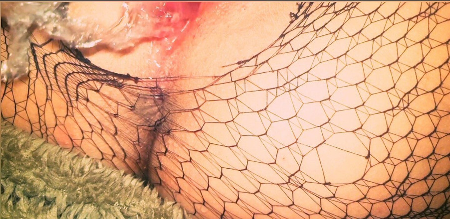 WildFlawiii: Echte amateur-ehefrau, in strumpfhosen spielt mit ihrer nassen muschi und...