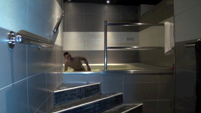 Crunch Boy: Der pornostar Jace Tyler wird von anthony unter der dusche...