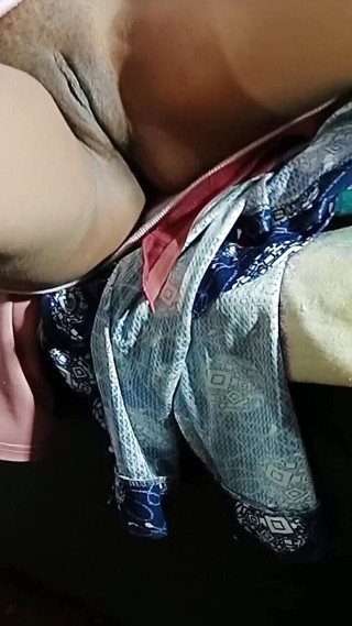 Rakul008: मेरा बॉयफ्रेंड मेरी चूत पर उंगली डालने की कोशिश कर रहा था हाय मुझे कामुक बनाने की कोशिश कर रहा था