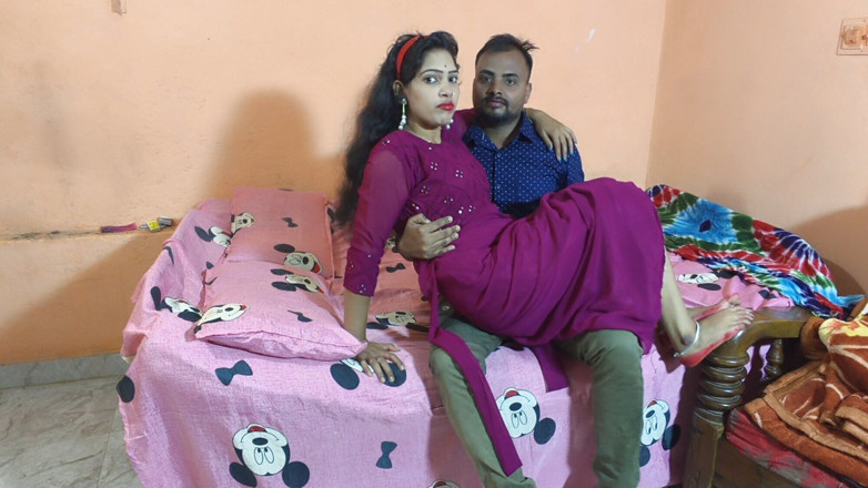 Sona bhabhi: Chiama la ragazza del tuo amico nella stanza e divertiti