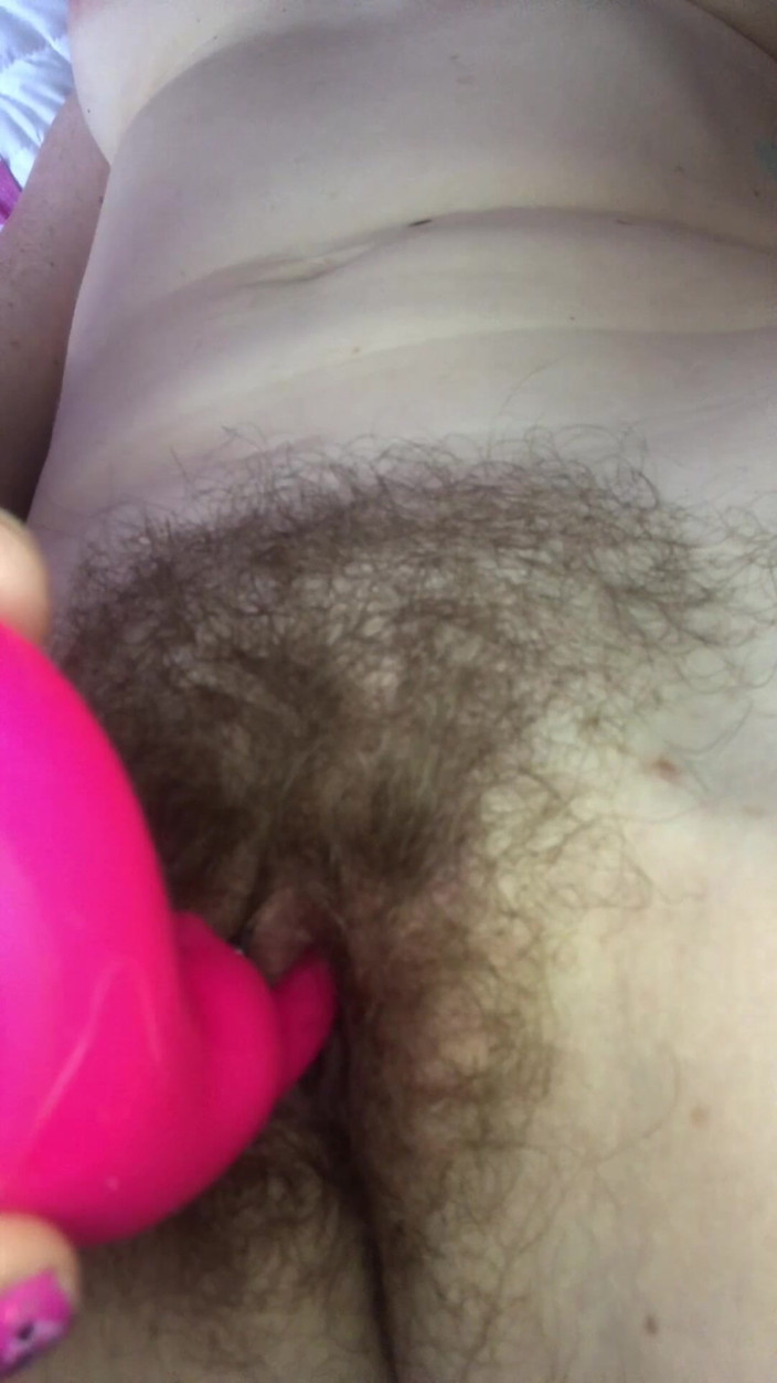 MistressWriggler: 継母の朝のオナニーながら肉厚な男性を空想