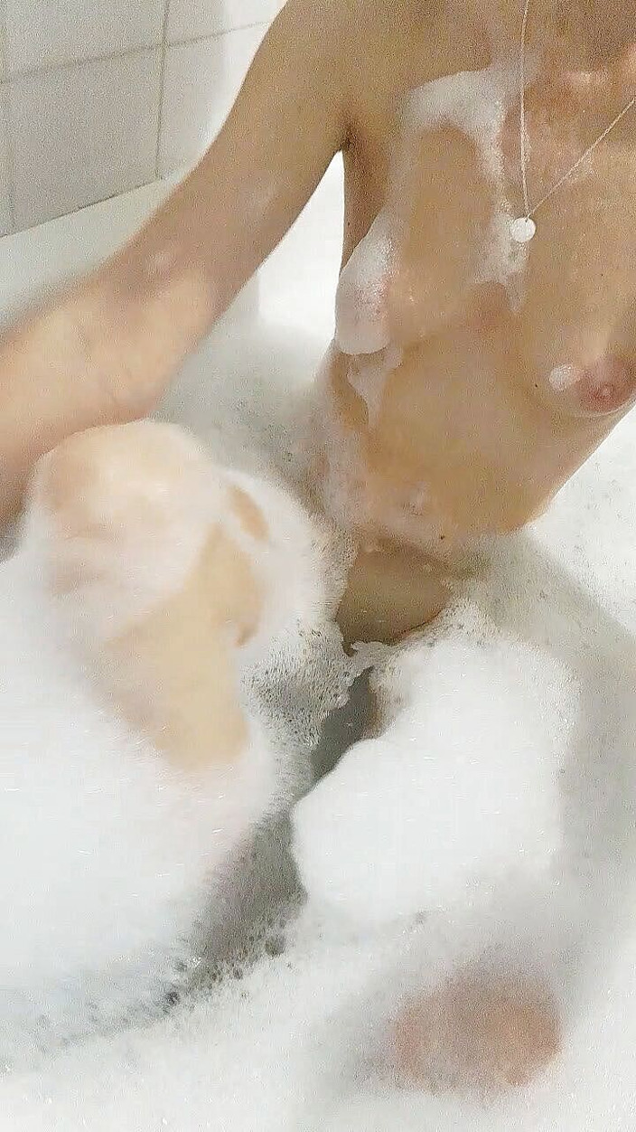 DouceIn time: Video pendek dalam bilik mandi saya