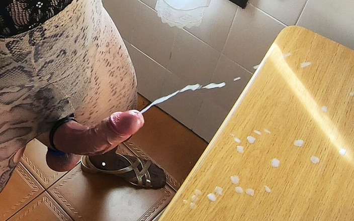 Ane Get Horny: Neuvěřitelný výstřik na stůl s výstřikem