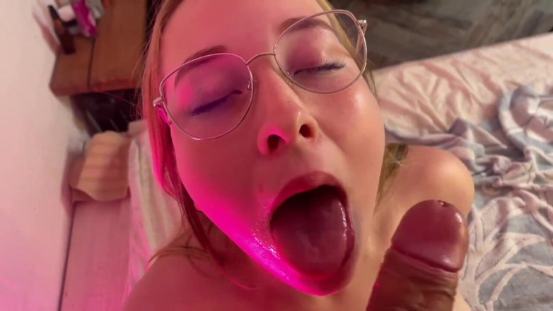 College couples: Pregnant Webcam Model Gave a Blowjob and Got on Her...