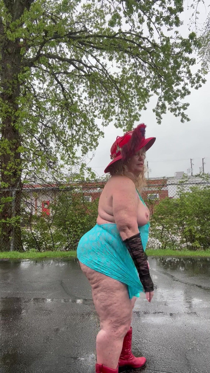 Big Ass 4 U: Chytání dešťových kapk na moje kozy