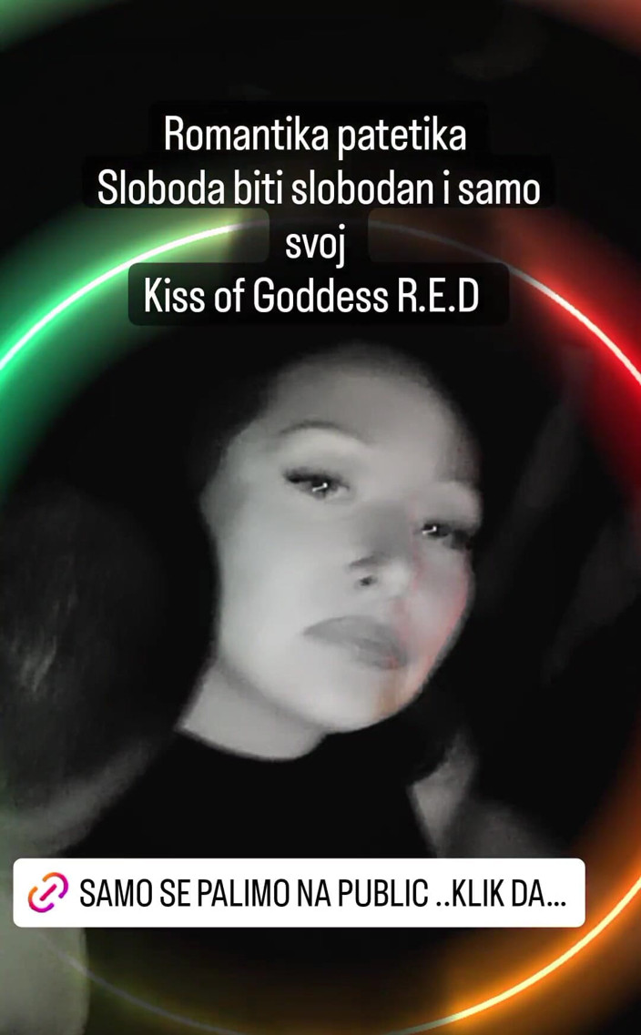 Dominatrix Redsonyja: Aquí hay uno para calentar otros videos van cada hora...